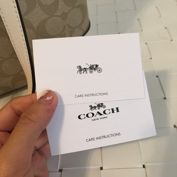 NWT Coach signature zip Tote bag - Picture 7 of 7